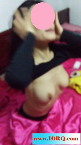 骚货女友看着清纯内心却想着暴露主动要求给大