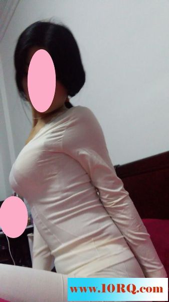 骚货女友看着清纯内心却想着暴露主动要求给大