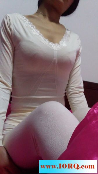 骚货女友看着清纯内心却想着暴露主动要求给大