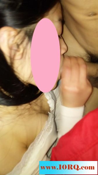 骚货女友看着清纯内心却想着暴露主动要求给大