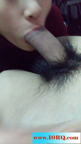 骚货女友看着清纯内心却想着暴露主动要求给大
