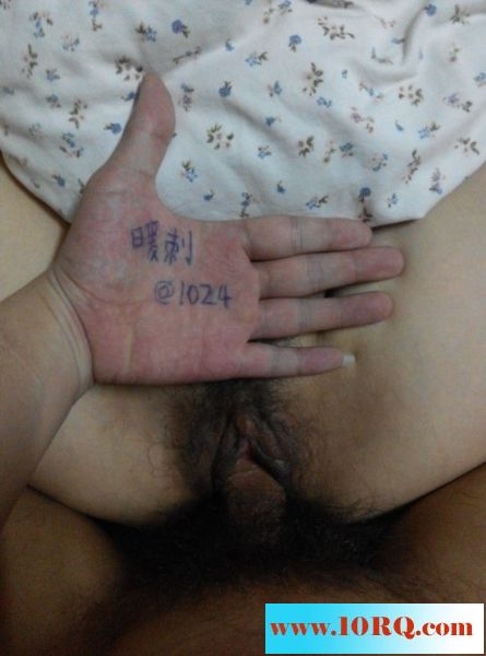 骚货炮友约我去她家里，怒插，蒙眼口爆，胶带