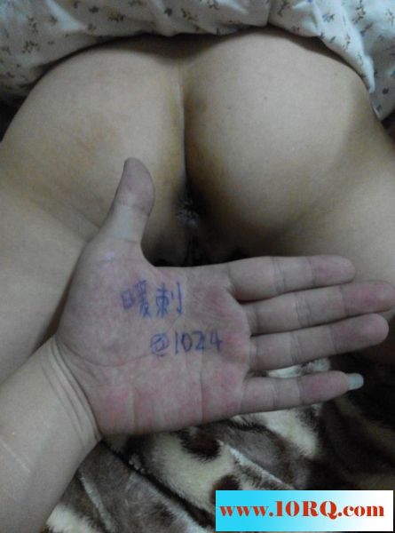 骚货炮友约我去她家里，怒插，蒙眼口爆，胶带