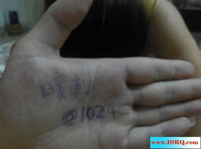 骚货炮友约我去她家里，怒插，蒙眼口爆，胶带