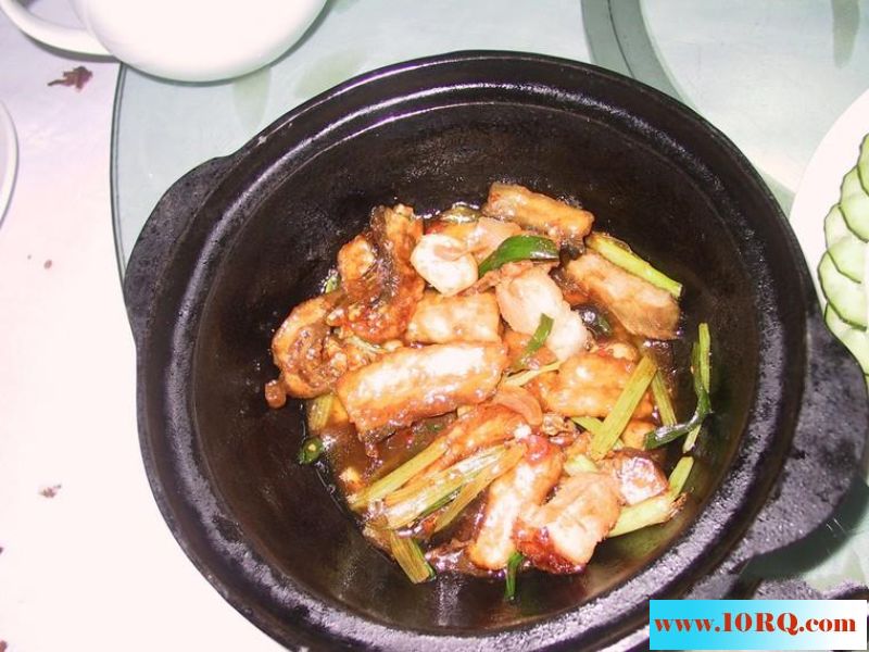骚女在餐厅的挑逗自拍20P