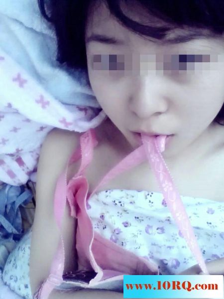 山西90后幼儿园老师诱惑自拍，这个身材还够诱惑