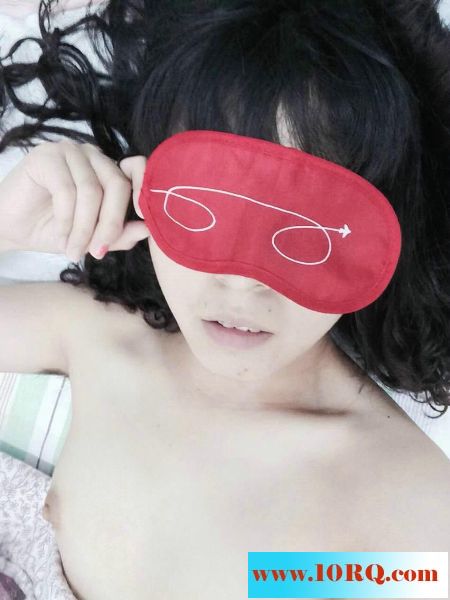山西90后幼儿园老师诱惑自拍，这个身材还够诱惑