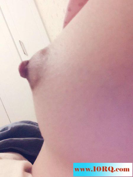 身材真棒，真嫩，操起来肯定爽，提枪来一个1