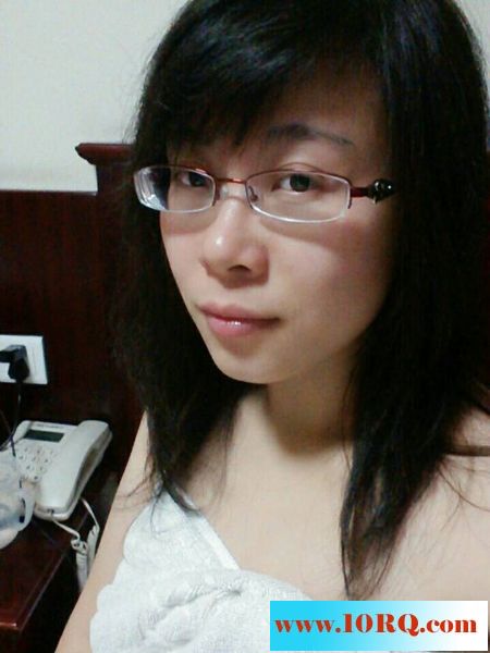 天津公务员人妻张瑜和老公自拍戴着眼镜非常闷