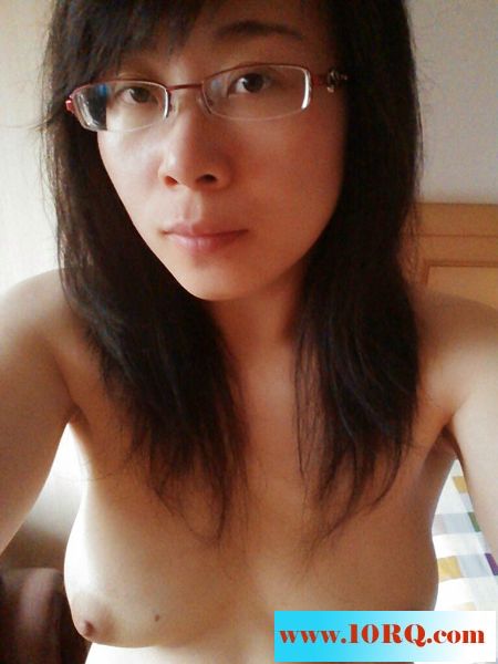 天津公务员人妻张瑜和老公自拍戴着眼镜非常闷