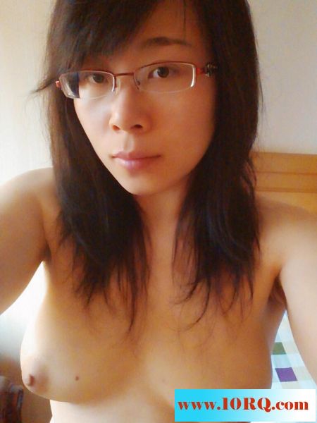 天津公务员人妻张瑜和老公自拍戴着眼镜非常闷