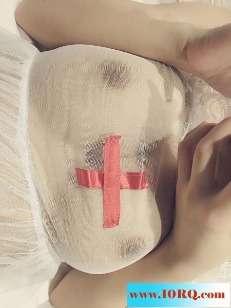 与妹儿开房,突遇她男友造访,然后3P一起嗨29P