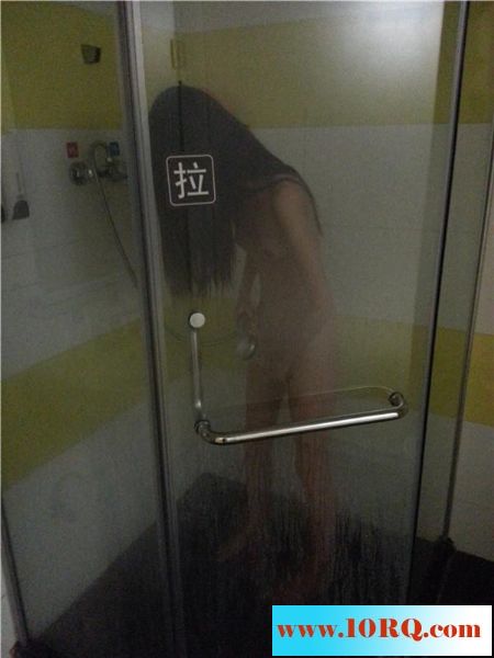 与青梅竹马的炮友相约快捷酒店28P