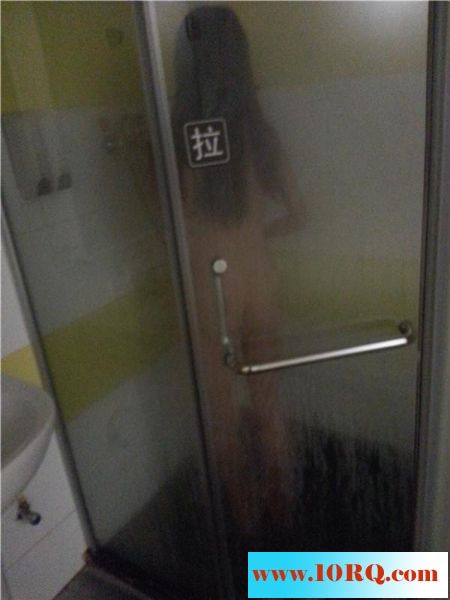 与青梅竹马的炮友相约快捷酒店28P