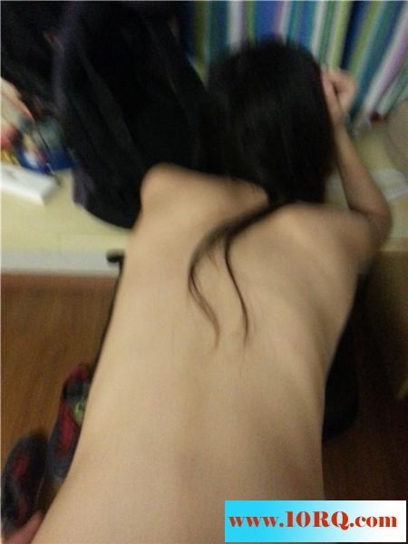 与青梅竹马的炮友相约快捷酒店28P