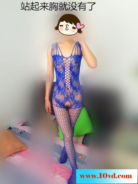 与小胸骚娇妻大战前的自拍21P