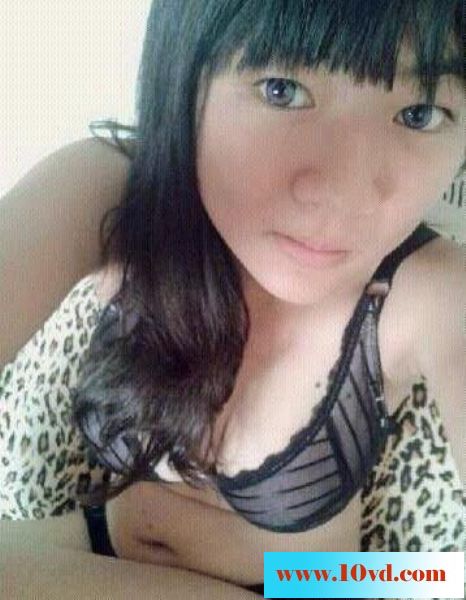 在网路上认识的90后少女性感又可爱24P