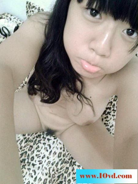在网路上认识的90后少女性感又可爱24P