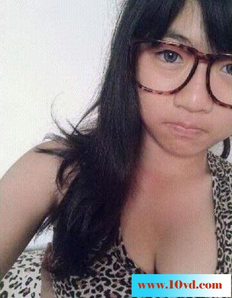在网路上认识的90后少女性感又可爱24P
