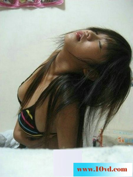 主流女孩面对镜子扳开小B给你看10P