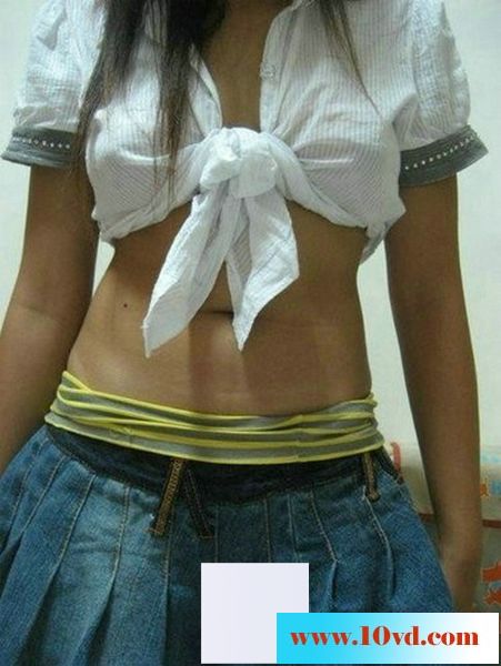 主流女孩面对镜子扳开小B给你看10P