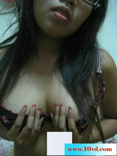 主流女孩面对镜子扳开小B给你看10P