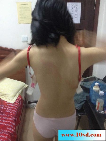 自家小妞生活性感美图，她爱玩游戏我爱玩她2
