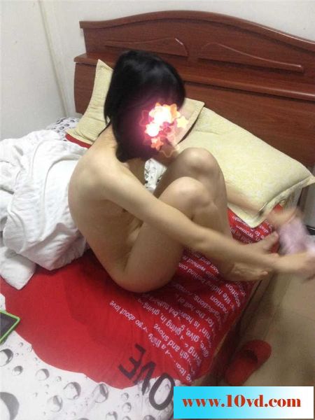 自家小妞生活性感美图，她爱玩游戏我爱玩她2