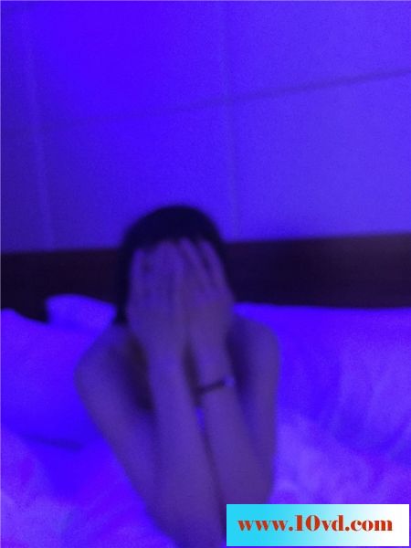 自拍，与已婚女同事在高级酒店一夜激情15P
