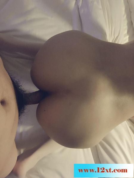 03-11与妹儿开房,突遇她男友造访,然后3P一起嗨2