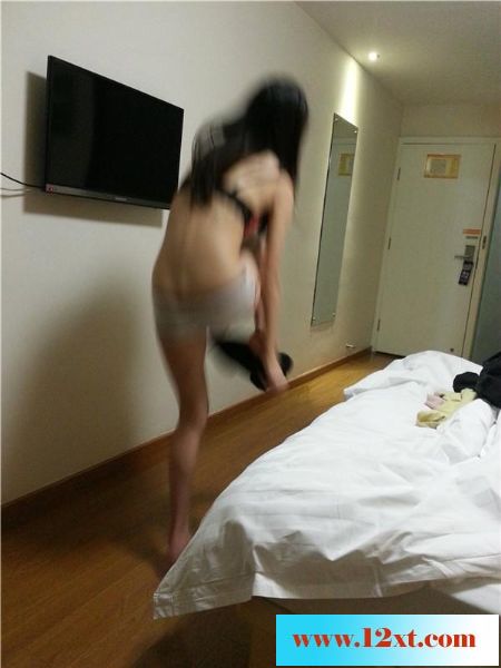 04-11与青梅竹马的炮友相约快捷酒店28P