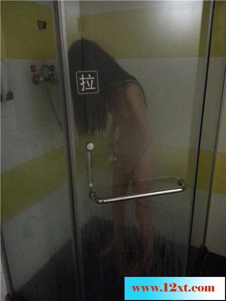 04-11与青梅竹马的炮友相约快捷酒店28P