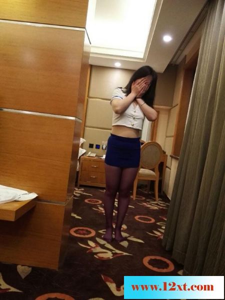 04-11与小情人在酒店大玩震动棒、情趣丝袜制服诱