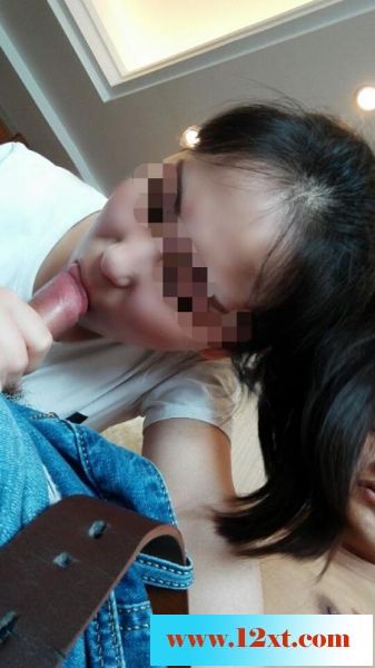 04-11与小情人在酒店大玩震动棒、情趣丝袜制服诱