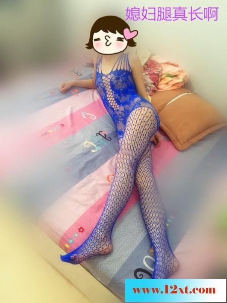 04-11与小胸骚娇妻大战前的自拍21P
