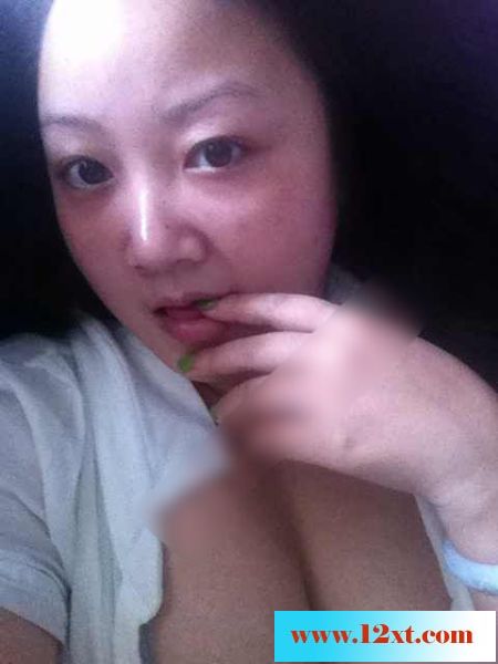 我最爱的一个骚逼，胸大逼嫩床上骚11P