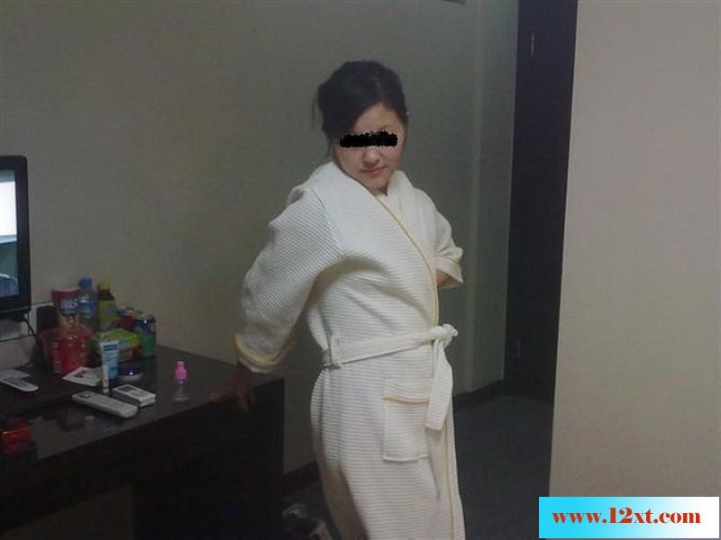 喜欢生吃辣椒的骚货，估计吃起鸡吧来会更骚1