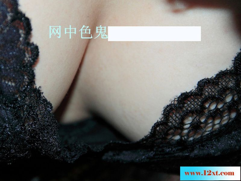 小姑娘就是好，皮肤嫩，尤其是她的乳头很小很