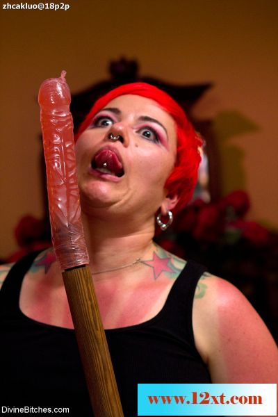 四大女魔头举办的FemDom盛会上40名女性尽情折磨三