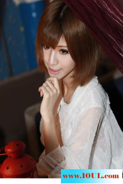 俏皮甜美女生真养眼21P