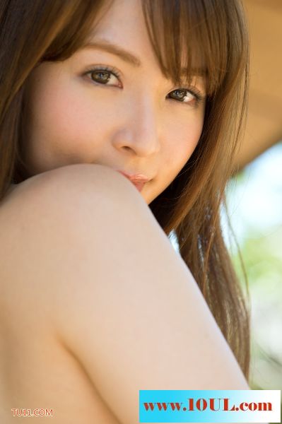 休闲女孩农庄里大胆秀10P