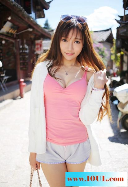 养眼美少女开怀街拍10P