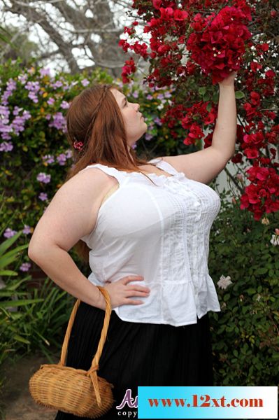 花园里的一双八尺大乳