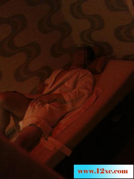 按摩院那晚，暧昧的灯光，摇晃的单人床11P