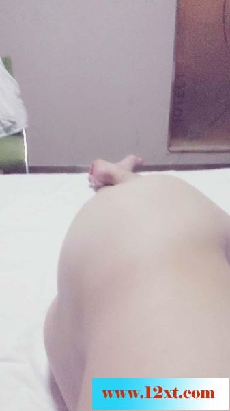 白嫩女友自拍勾引我24P