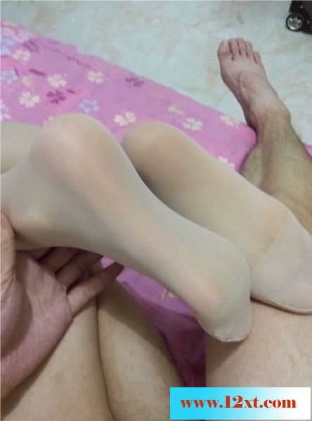 爆操丝袜高跟骚红包臀娇妻，骚妻求3P32P