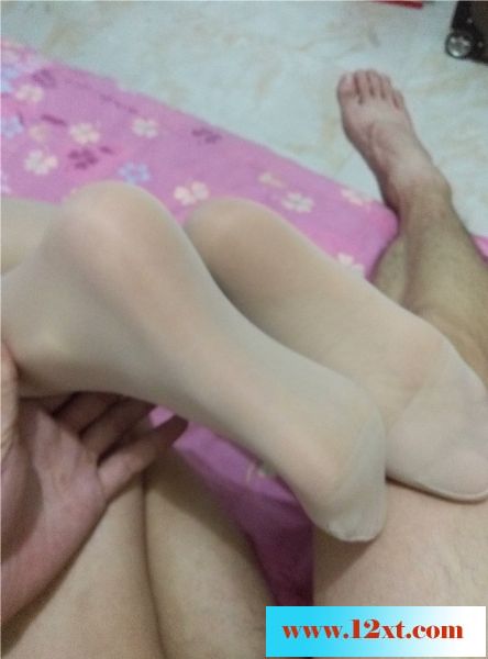 爆操丝袜高跟骚红包臀娇妻，骚妻求3P32P