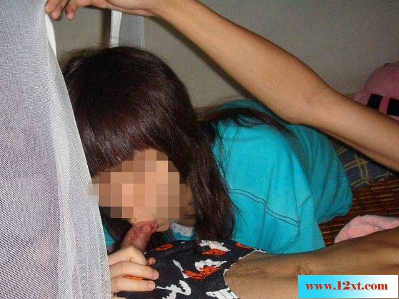 逼很粉嫩的女友自拍加口爱，舔的我很舒服。1