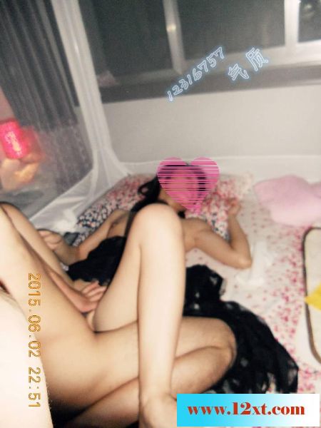 逼毛稀少的嫩鲍