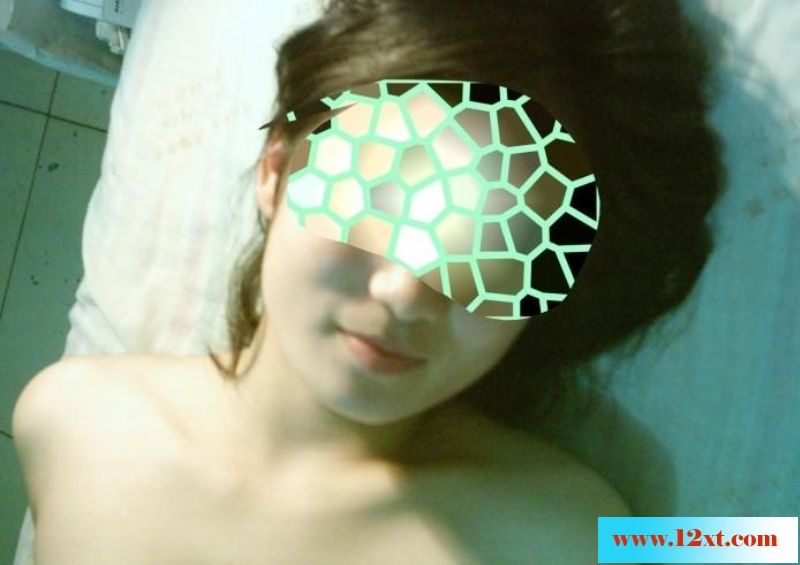 超可爱的小美女，皮肤白皙奶头好粉嫩10P